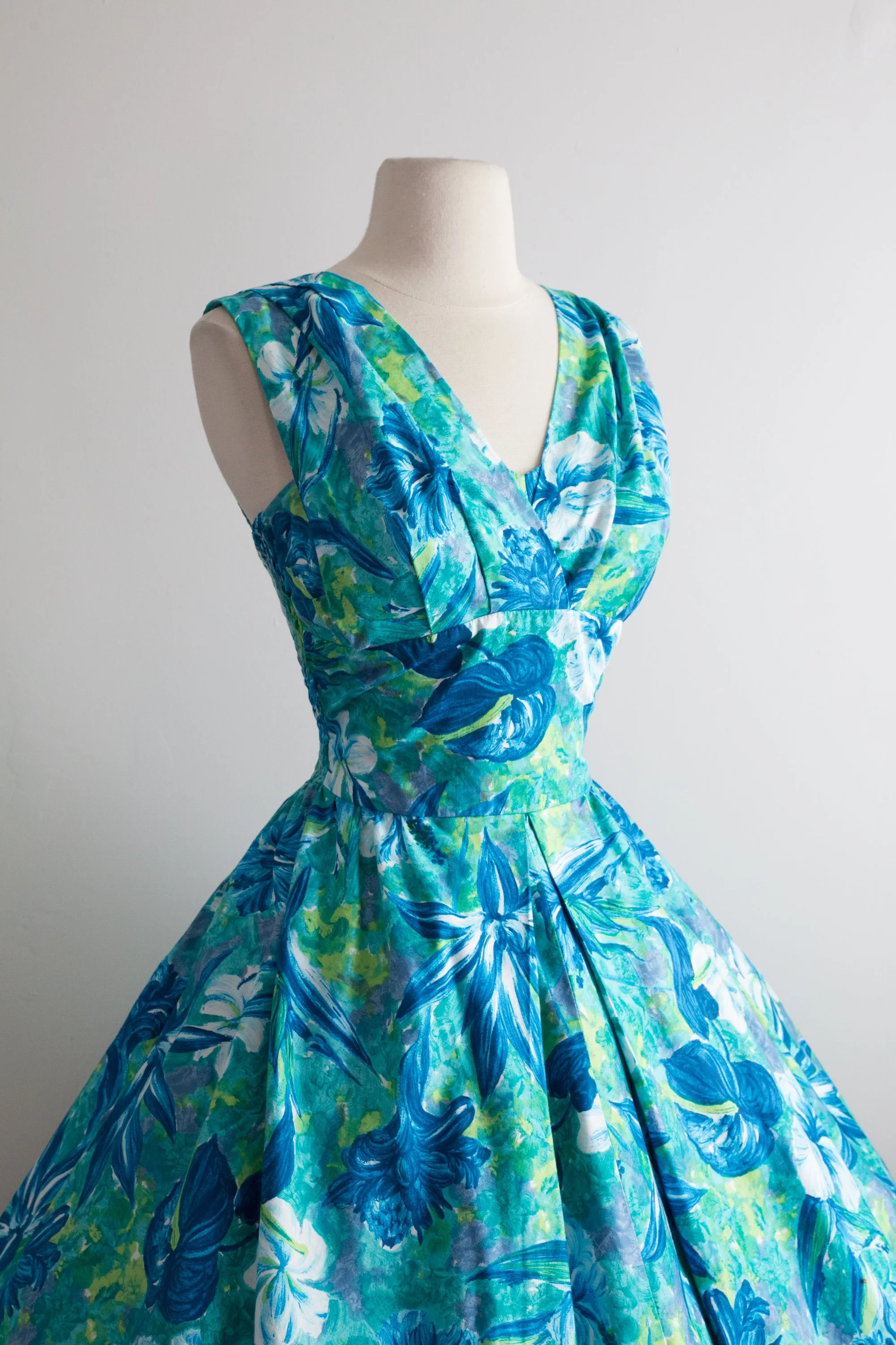 1950's Aikane Fashions Cotton Hawaiian Halter Dress with Tropical Print Full Skirt / Waist 26