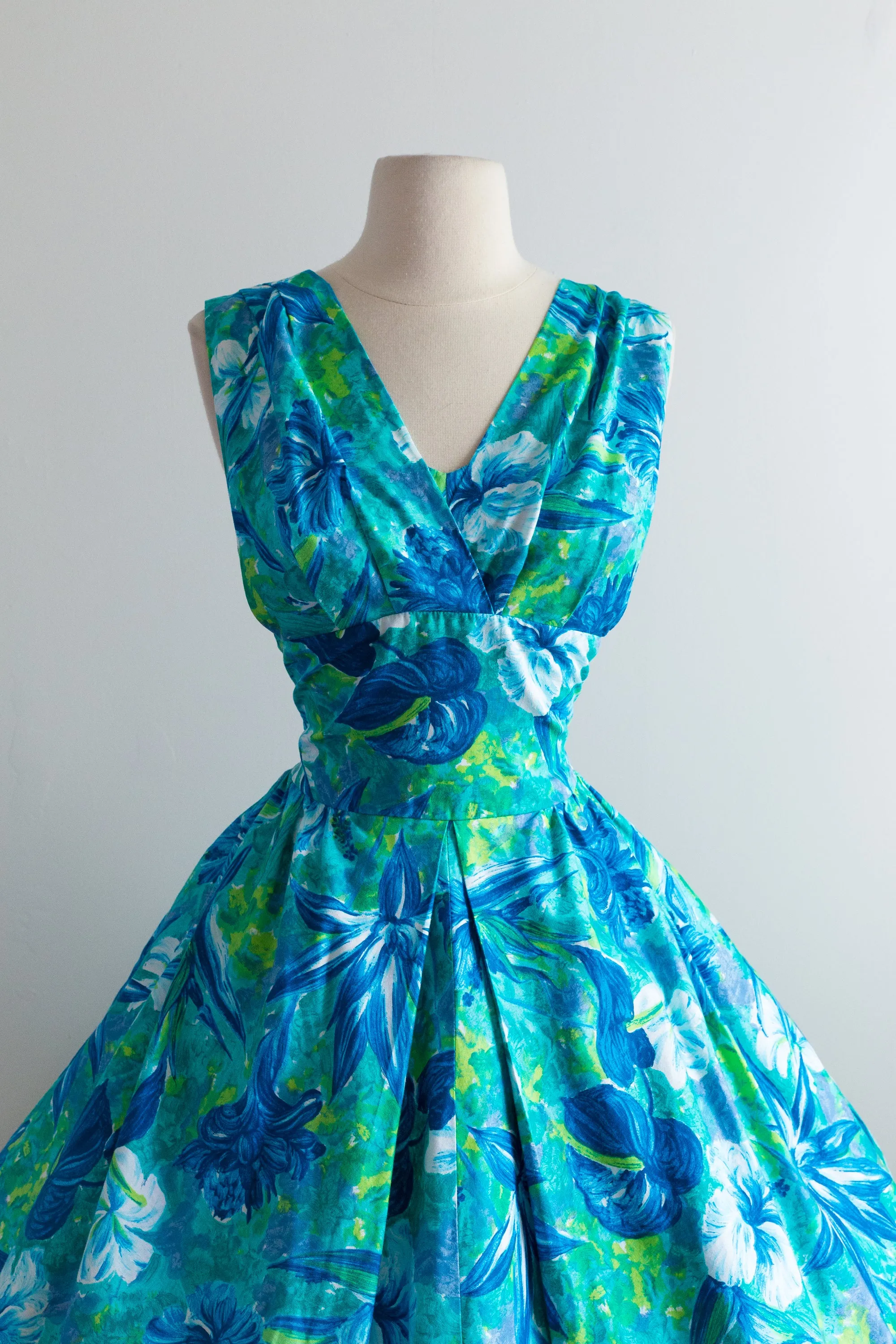 1950's Aikane Fashions Cotton Hawaiian Halter Dress with Tropical Print Full Skirt / Waist 26