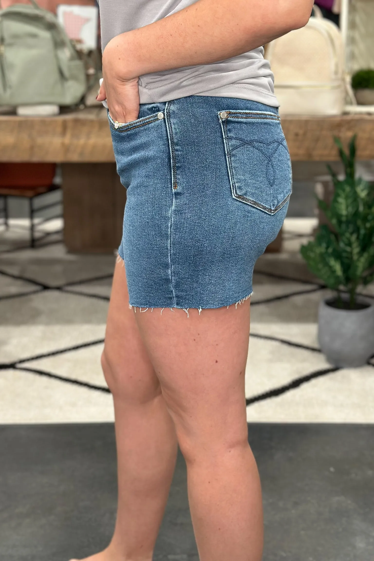 Judy Blue Medium Wash HW Short