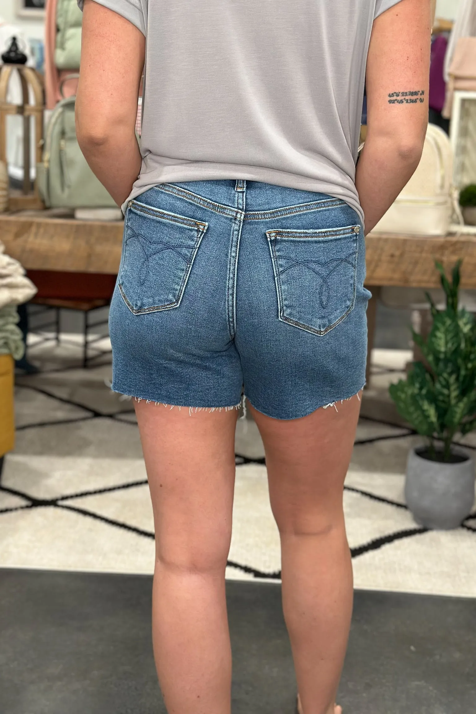 Judy Blue Medium Wash HW Short