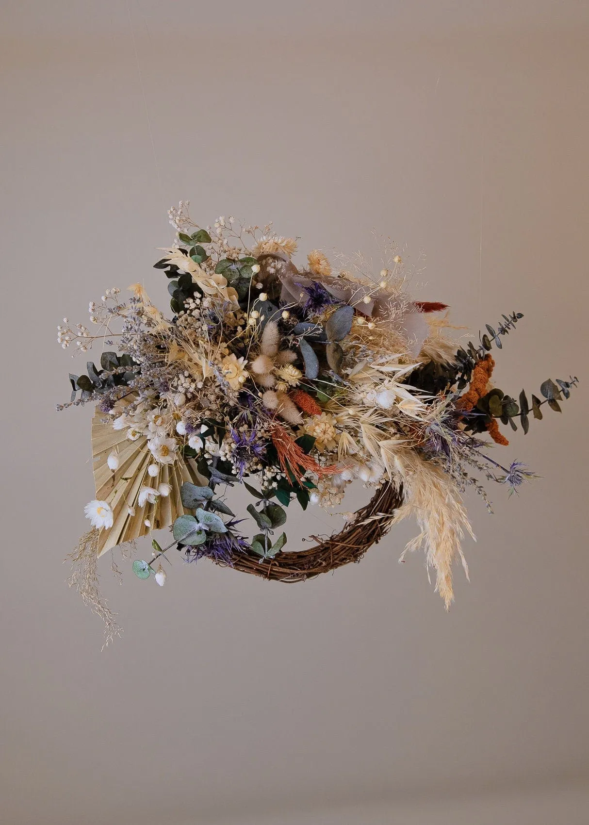 Modern Christmas Wreath No.25 / Rustic Dried Flowers in Soft Winter Door Wreath Christmas Decoration / Christmas Wreath / Xmas Door Wreath