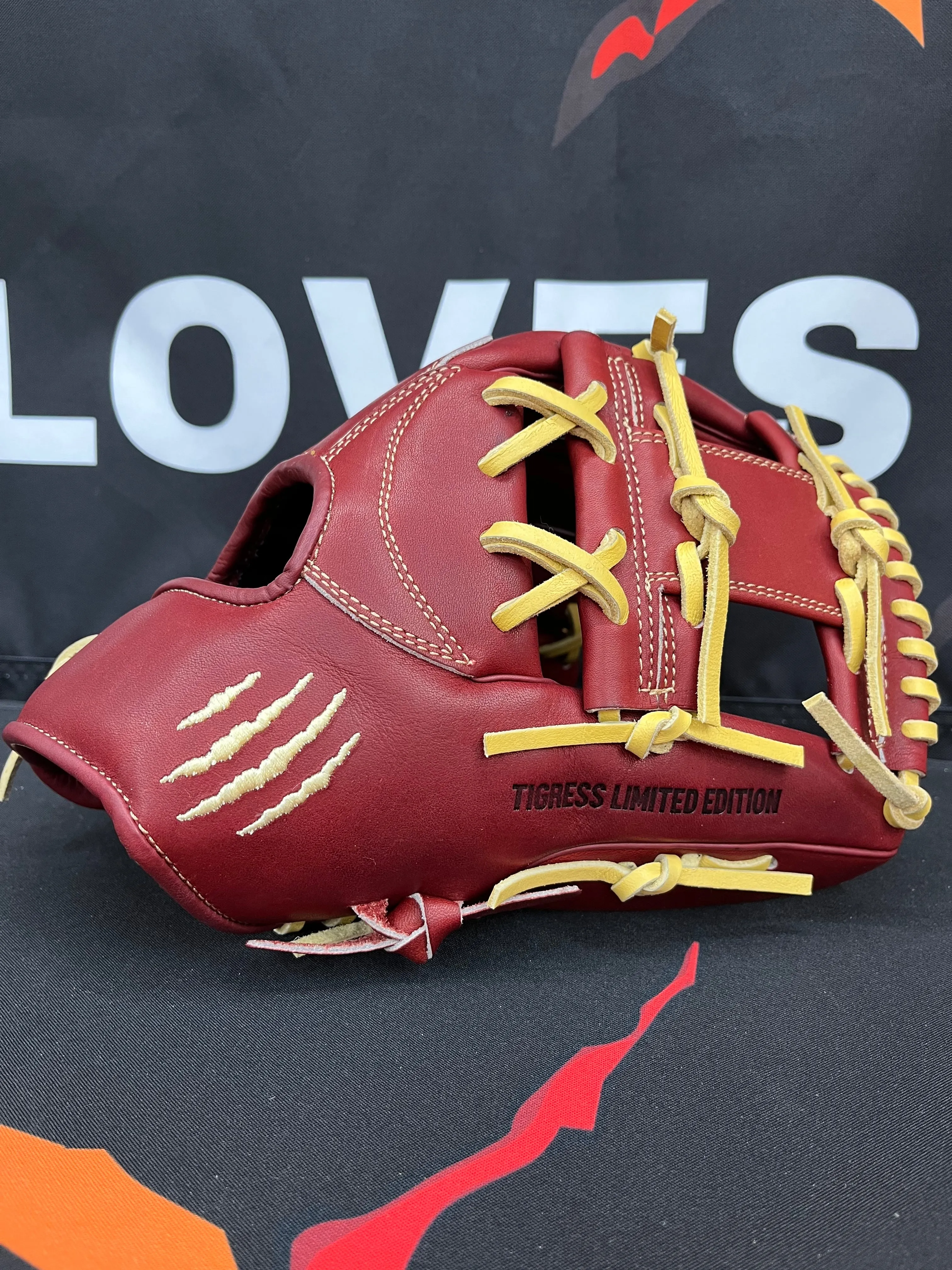 TRADITION SERIES RED VELVET I-WEB PRO SELECT LTD.